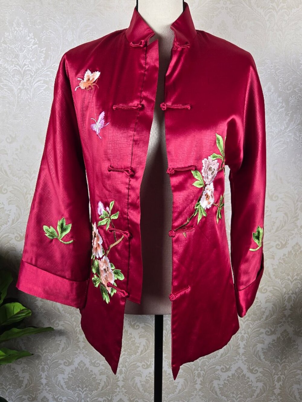 TCH Size Medium Red Asian Inspiredd Jacket Embroidered Flowers Frog Closure
